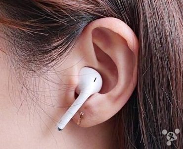 Apple AirPods headphone effect people's body