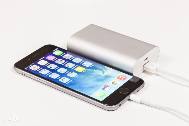 How to prevent the risk of short-circuiting the phone charger