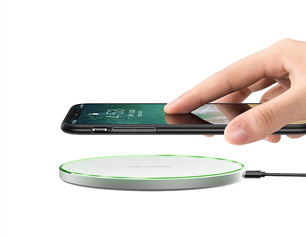 If we want to choose the wholesale of mobile phone wireless chargers, like most people nowadays, you are not particularly aware of the precautions here. In the actual selection process, it is best to integrate different situations for effective analysis.   　　The popularity of chargers  Everyone knows that it is a product such as a mobile phone wireless charger. If it is really to be wholesaled, then such a product itself also has certain popular features, which means that when we choose these products, we can choose Some distinctive products, then in this case they can bring us good features, and enthusiasts with wireless chargers in every class can bring us better use, many users When using such a product, the popularity of the charger can always be better reflected. Of course, this part of the electrical appliances can quickly occupy the market in a short time.    brand speciality  Most of the brands in the market are also very distinctive. However, we must pay special attention to brand characteristics in the wholesale process. There is no doubt about this. At the same time as the wholesale of mobile phone wireless chargers, it is best for you to combine your own actual situation. Looking at the brand characteristics, from the current situation, this series of varieties will be different, we must pay more attention.  　　 Certification Specification  　　 When we want to choose a wireless charger, it is recommended that you choose brand-certified wireless chargers to better ensure the safe use of these wireless chargers.