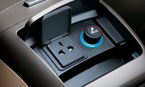 install and use the car charger