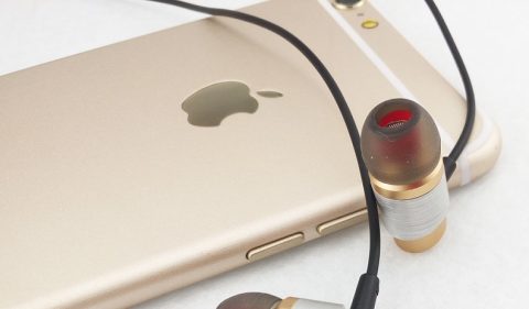 How much influence does the earphone diaphragm material have on sound quality